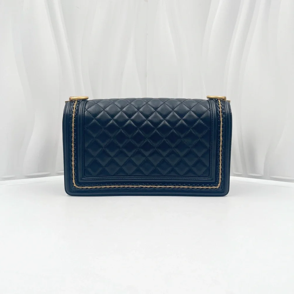 CHANEL Boy CHANEL Medium Flap Bag Black Quilted Lambskin - Picture 4 of 16